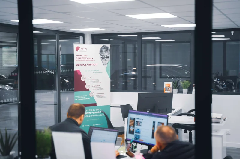 via-automobile-agence-vehicule-occasion-offre-emploi.webp